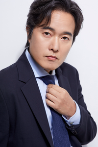 정승길, 사제복 계보 잇는다…‘신이랑 법률사무소’ 합류 [공식]