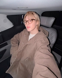 “안경 쓴, 왕자님”…지민 셀카 美쳤다 [★SNS]