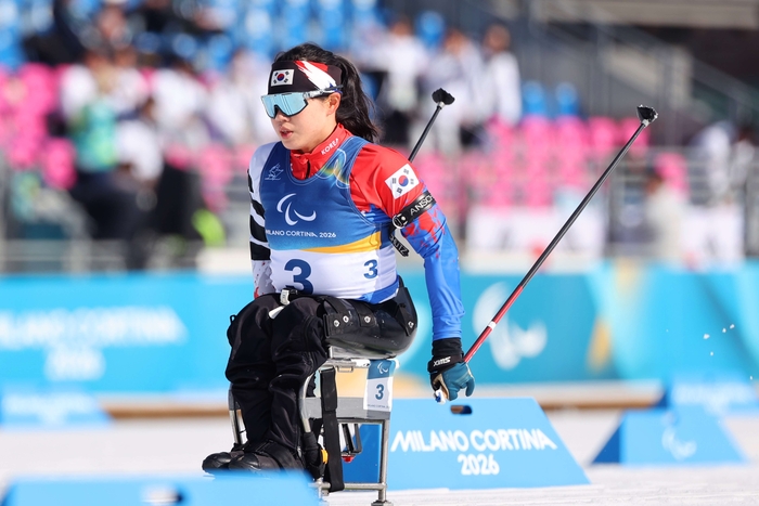 '또또또또 메달!' 김윤지, 바이애슬론 銀 추가 '1인 4메달'... 金 페이스→사격 '2발 미스' 아쉽네 [2026 밀라노]
