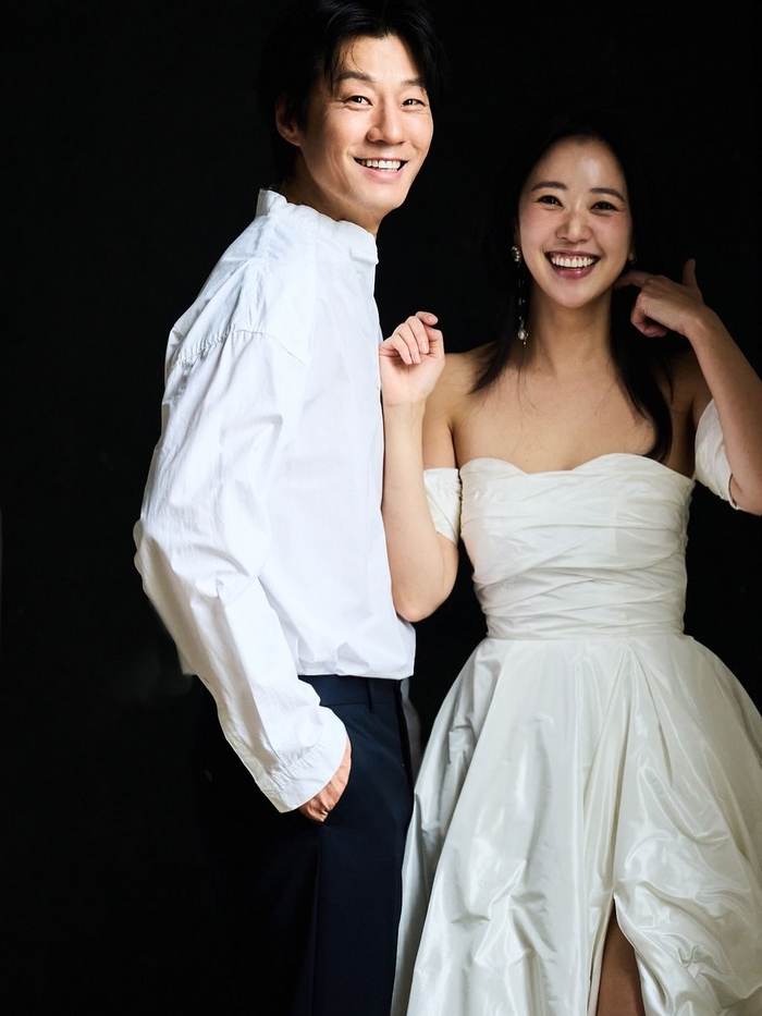 이천희♥전혜진 부부, 결혼 15주년 리마인드 웨딩… “여전히 설레는 눈빛”