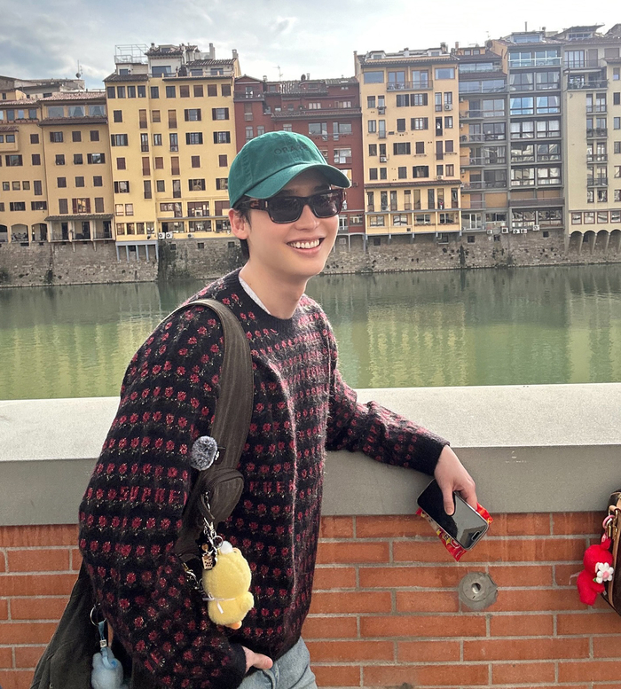 이종석, 키링 단 귀여운 일상부터 시크한 수트핏까지…낭‘한 편의 영화처럼’