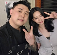 “이럴려고 우승했지?”…권성준 셰프, 카리나·안유진·이영지 초대한 특별한 식사