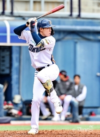 “신인 맞아?” NC 19세 신재인 펄펄 날았다…‘2안타·동점타’ 존재감 폭발 [SS창원in]