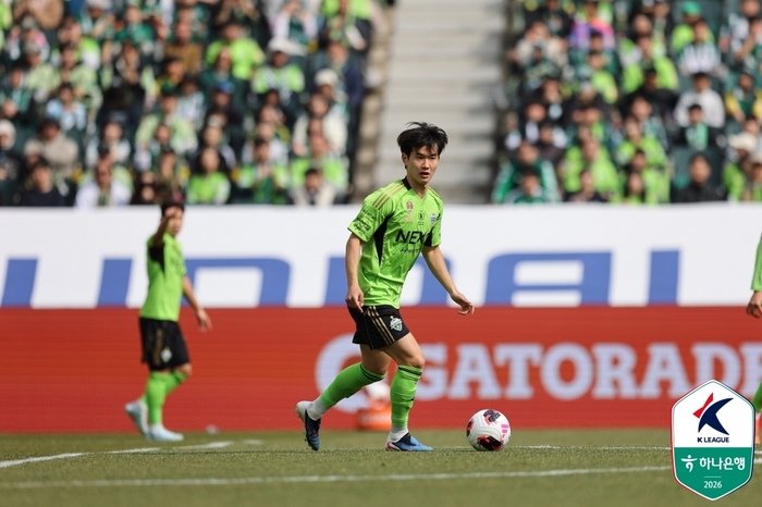 한 칸 내려간 김진규-산소 탱크 강상윤 선발 조합, 답답했던 전북 구조적 변화 선택[SS현장]