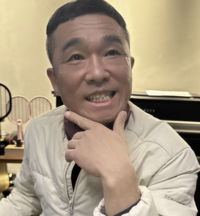 김건모, 눈밑지로 젊어진 얼굴...관리의 힘 제대로 [★SNS]