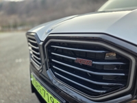 전기차의 고요함과 V8의 포효…극과 극을 오가는 BMW XM 레이블 [원성윤의 가요타요]