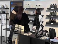 홍대서 만나는 몽클로스…AK플라자 팝업 진행