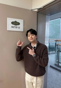 이찬원, 일요일에도 훈훈한 비주얼… 역시 ‘1등 사윗감’[★SNS]
