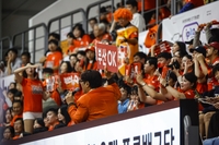 ‘봄 배구’는 실패했지만 열기는 그대로…OK저축은행 홈 최종전 ‘매진’+주말 홈 전경기 매진