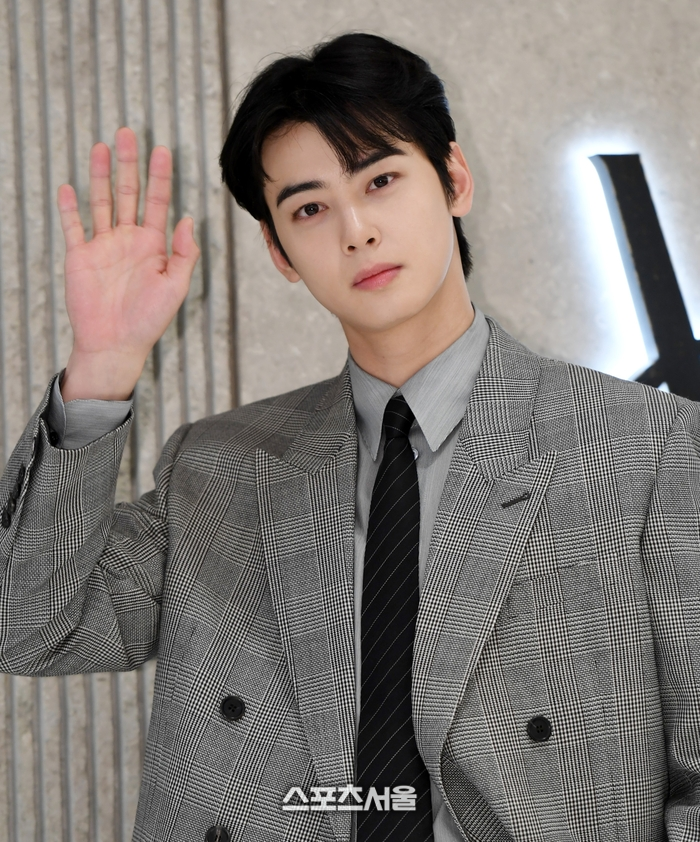 ‘군 복무’ 차은우, ‘200억 탈세’ 논란 딛고 일본서 사진전 개최