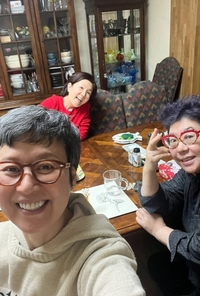 ‘유방암 투병’ 박미선, 건강해진 근황 공개… 흰머리로 환한 미소[★SNS]