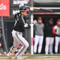 [포토] 이주헌, 8회 득점기회 만드는 중전안타