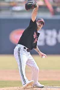 [포토] 역투하는 LG 웰스