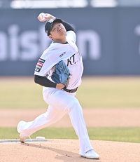 [포토] 권성준 ‘힘찬 투구’