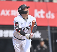 [포토] 김현수 ‘넘어가라’