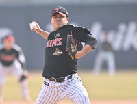 [포토] 장현식 ‘승리를 지켜라’