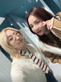 ‘박봄 언팔’ 산다라박, 막내 공민지와는 상큼한 데이트 인증