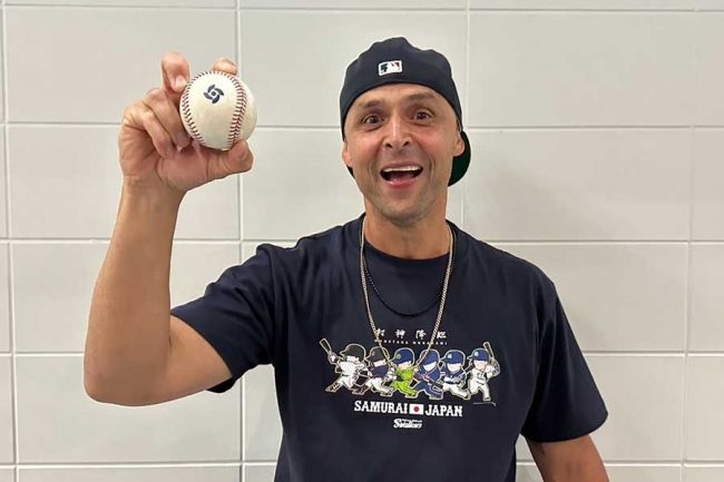 ‘오타니 홈런볼’ 잡은 행운의 팬…2023 WBC 결승홈런볼도 캐치