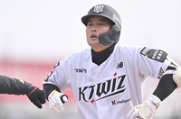 [포토] 배정대 ‘득점 했어요’