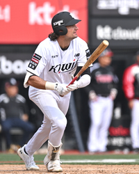 [포토] 힐리어드, 5회 득점 기회 만드는 2루타