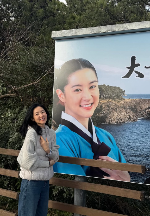 “장금아” ‘55세’ 이영애, 23년 세월 없애는 타임머신 미모 [★SNS]