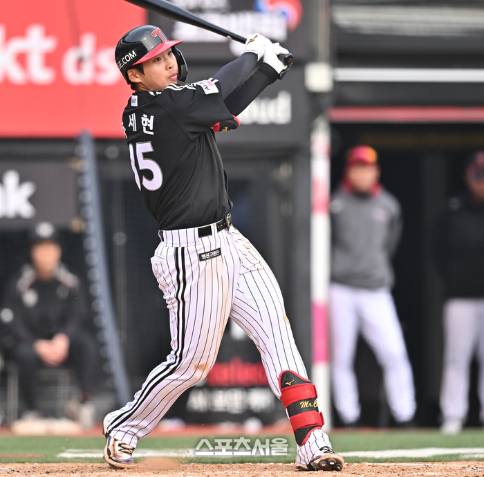 [포토] 파울 추세현 ‘잘못 맞았어’