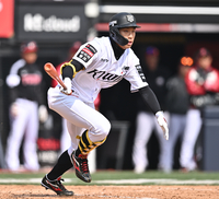 [포토] 유준규, 4회 아쉬운 내야땅볼