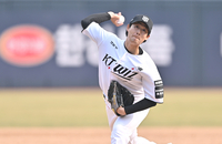 [포토] 스기모토 ‘힘찬 투구’