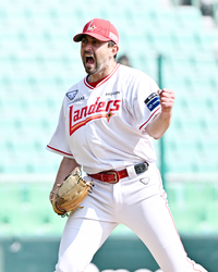 [포토]SSG 베니지아노, 위기 탈출!