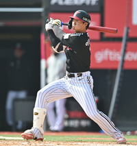 [포토] 6회 안타 치는 이영빈