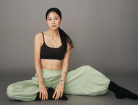 이효리, 수련으로 빚은 선명한 복근