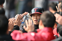 [포토] 송찬의, 9회 2사 후 투런포 쾅