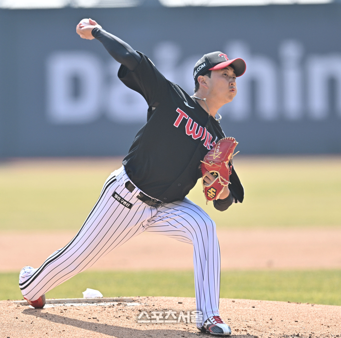 [포토] 역투하는 LG 김진수