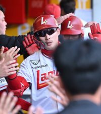 [포토]SSG 최지훈, 홈런 하이파이브