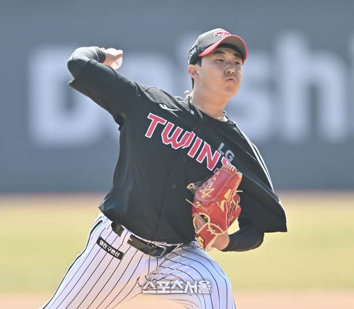 [포토] 역투하는 김진수