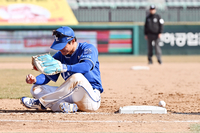 [포토]삼성 이성규, 공은 덩그러니...