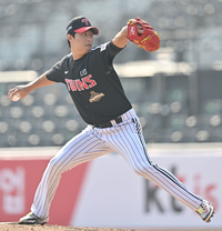 [포토] 역투하는 LG 이정용