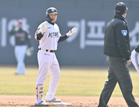 [포토] 류현인, 1회 2타점 적시2루타