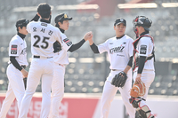 [포토] KT, LG에 8-5로 승리