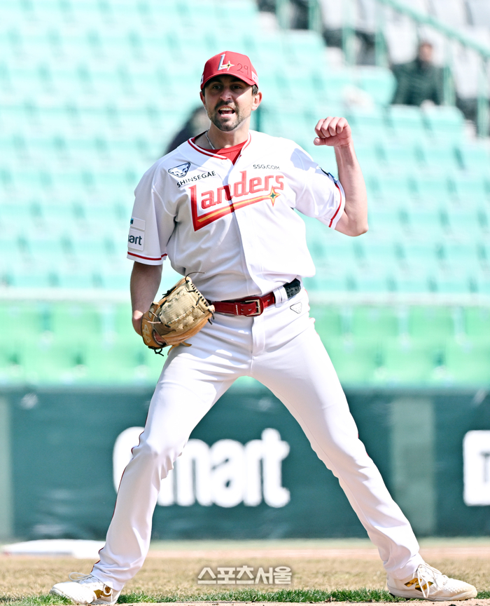 [포토]SSG 베니지아노, 삼성 강민호 삼진 잡고 위기 탈출!