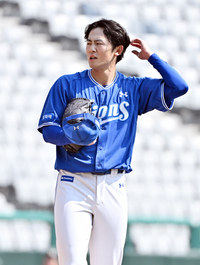 [포토]몸에 맞는 공에 아쉬워하는 삼성 미야기