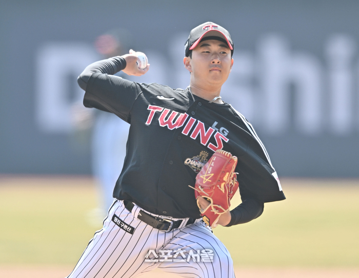 [포토] 김진수 ‘힘찬 투구’
