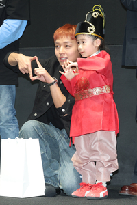 박지훈, ‘단종’ 어린이 팬과 눈맞춤…‘왕사남’ 마지막 공식 일정 소화