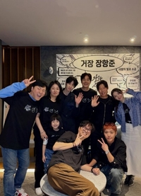 1400만 임박 ‘왕사남’, 마지막 단체 사진… “마음 속에 영원히 저장”