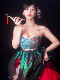 “감옥 간 전 남편이 강제로 이름 새겨”...‘MZ 무당’ 노슬비, 문신 뒤 숨겨진 눈물