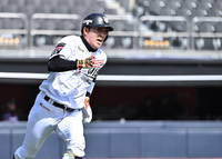 [포토]힘차게 달리는 KT 허경민