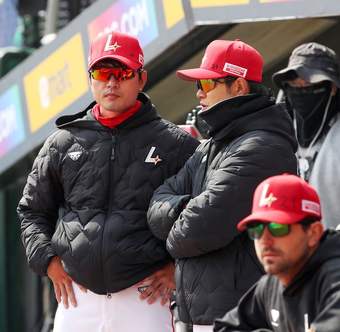 "광현아!" "선배님, 얼른 돌아오세요"... '원팀 정신' SSG, '29번' 모자에 담긴 의미 [SS시선집중]