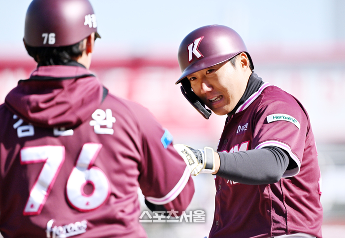 [포토]적시타로 2점 추가한 키움 추재현