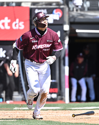 [포토]솔로 홈런으로 동점 만드는 키움 이주형