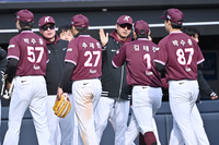 [포토]KT와의 시범경기 승리한 키움 설종진 감독